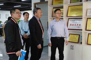 热烈欢迎市政府秘书长林兢一行莅临乐鱼（中国）一站式服务平台集团广西公司考察指导